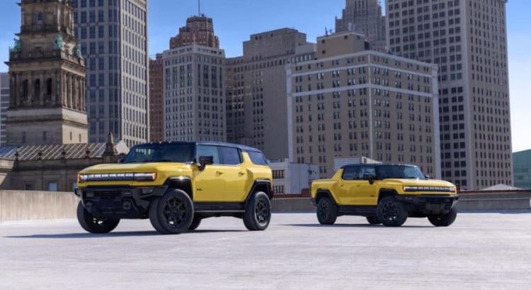 Sárga köntösben ünnepel a HUMMER EV ICON