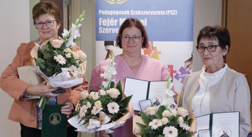 Megható elismerés három Fejér megyei pedagógusnak (galéria)