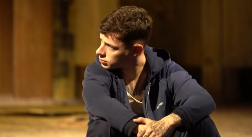 Előkerült egy sosem látott felvétel a 13 éves Pogány Indulóról – a rapper most a Vígszínházban aratott zajos sikert