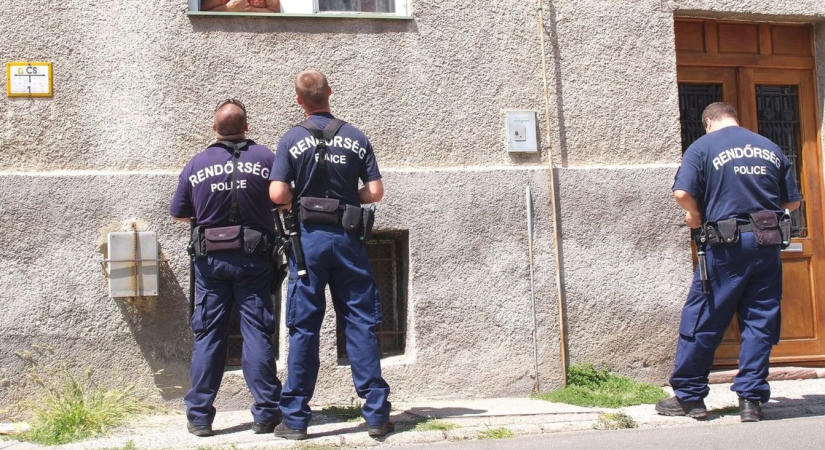 Négy bűncselekmény miatt körözik a 27 éves pécsi férfit – felismeri?