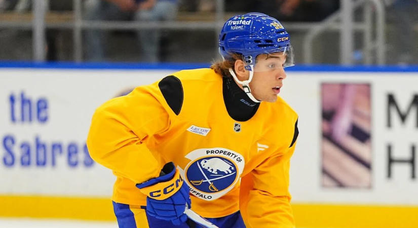 NHL – Két meccsen is bizonyíthat a Buffalo magyar tehetsége