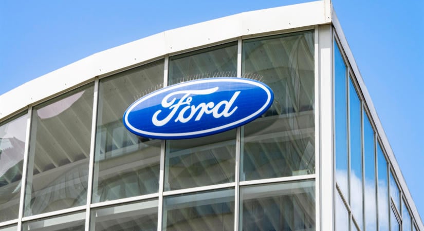 Kongatja a vészharangot a Ford vezére: Európának már befellegzett, brutális kínai autóinvázió tarolja le a piacot