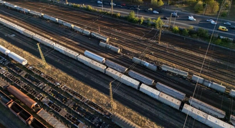 Megkezdődött a helyreállítás Rákoson – a szolnoki járatokat is érinti a forgalmi változás