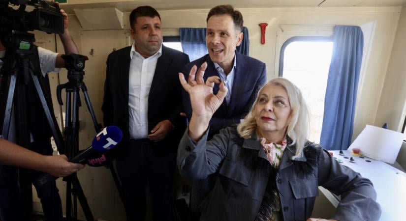 Végéhez közeledik az Expóig vezető vasútvonal építése, a miniszterek is kipróbálták