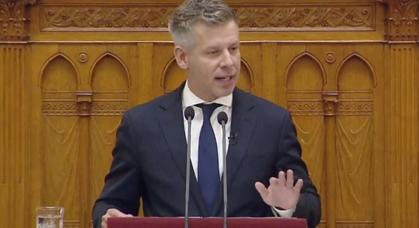 „Kivezetjük az árrésstop elhibázott intézményét” – közölte a kormányfő