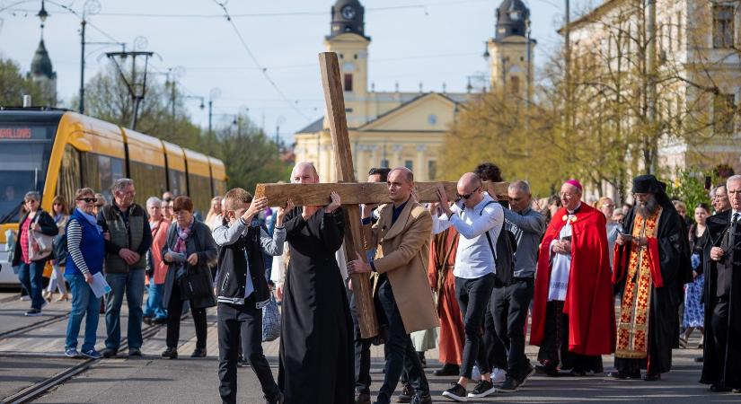 Virágvasárnap: lelassul Debrecenben