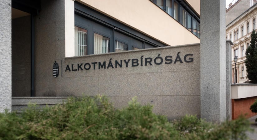 Visszautasította az Alkotmánybíróság az alaptörvény-módosítások elleni Fidesz-KDNP-s beadványokat