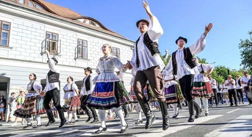 Te tudod, mikor tartották az első szüreti fesztivált Szekszárdon? – Itt egy régi kép és a sztori is!