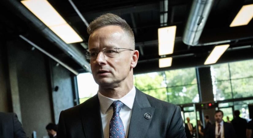 Ennyit kellett tennie Dzsudzsák Balázsnak a diplomata-útlevélért a Szijjártó-féle minisztériumnál
