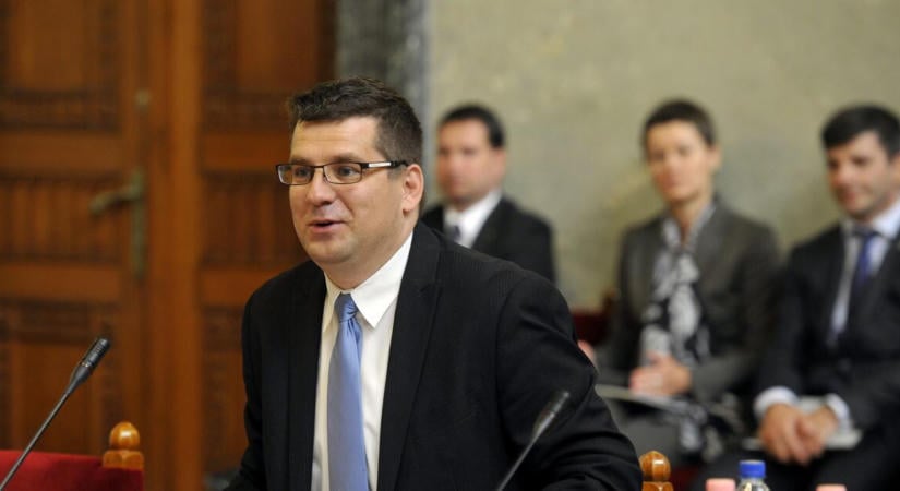 Elrendelte a bíróság Seszták Miklós letartóztatását