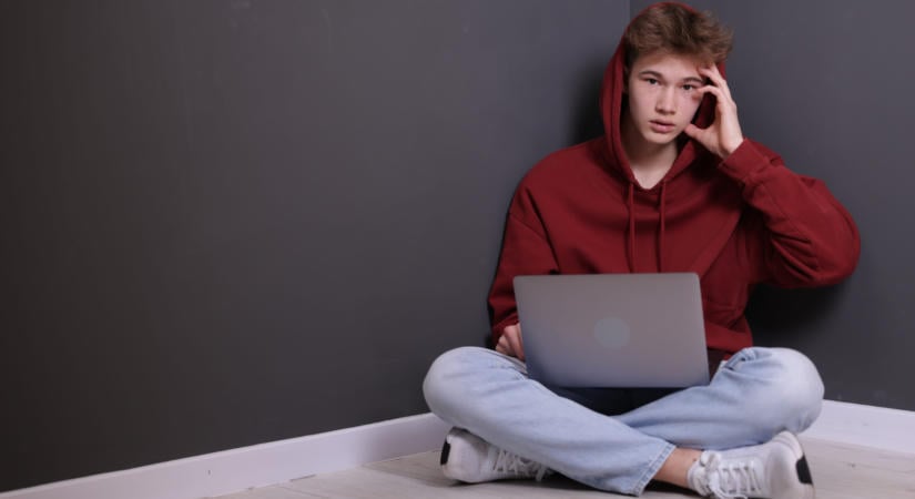 GenZ: minden harmadik fiatal már szorongva kezdi a napját, miközben a többség fél segítséget kérni