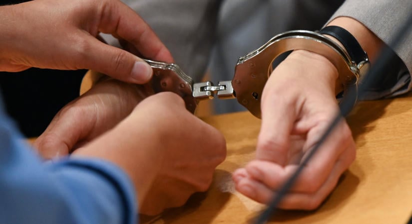 Letartóztattak három férfit, akik vasvillával, machetével és lapáttal támadtak rá másokra