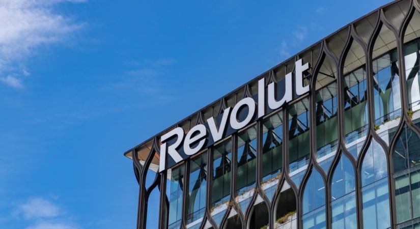 Őrjöngenek a Revolut ügyfelei, sokan végleg szakítanának a bankkal - senki nem fér hozzá a pénzéhez, volt, akinél tankolás közben ment el a szolgáltatás