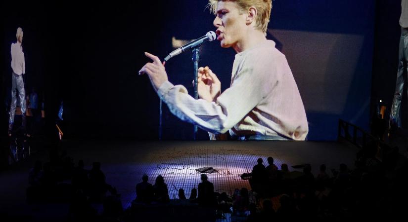 Tíz eddig kiadatlan David Bowie-felvétel jelenik meg szeptemberben