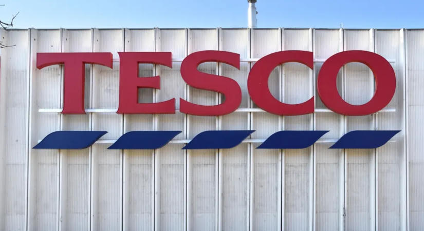 Elraboltak egy tinédzser lányt egy Tesco közelében – 40 perc után sikerült megszöknie