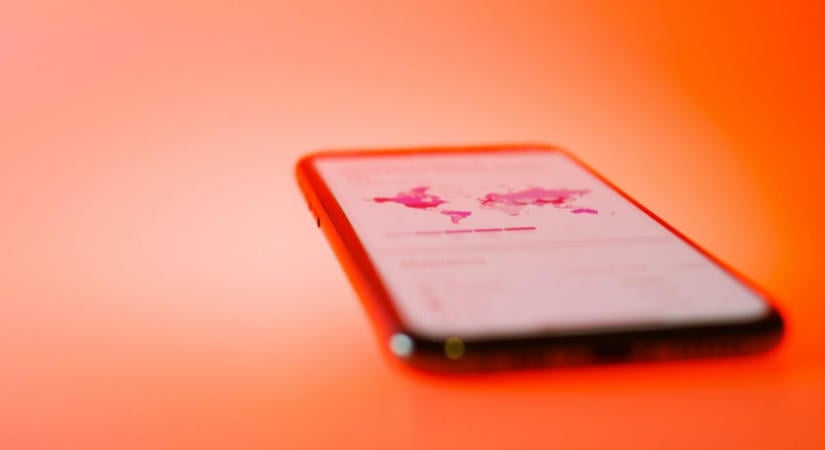 Már az első bekapcsolás előtt ott lapult a kártevő több ezer új telefonban