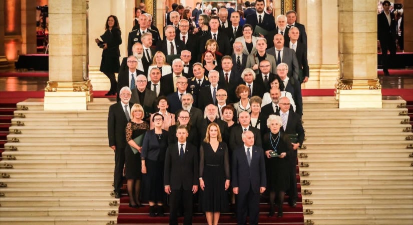 Krasznahorkai László, Schiff András, Enyedi Ildikó és Jeszenszky Géza is állami kitüntetést kapott