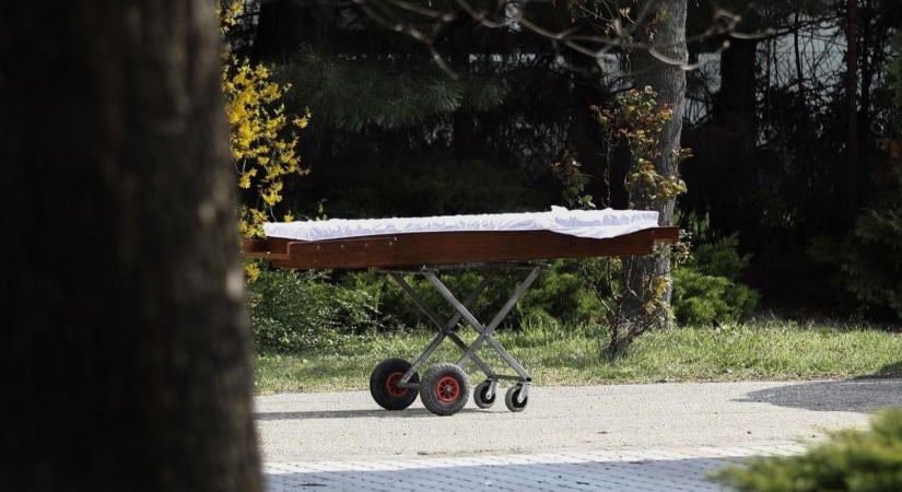 Parkolóban gyilkolta meg feleségét - Továbbra is letartóztatásban marad a győri késelő