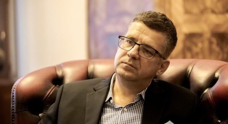 Az ügyvédi kamara elítéli, hogy Sesztákkal együtt a védőjét is megfigyelhették