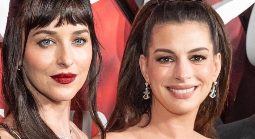 Anne Hathaway és Dakota Johnson leszbikus csókját az egész világ látni akarja! Izzott a szenvedély a bombázók között - fotók