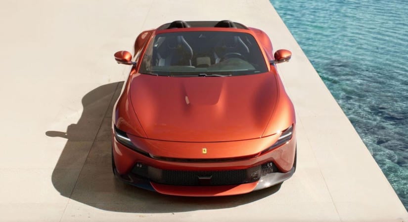 Kitiltották a Ferrarikat, Rolls-Royce-okat az egyik Bundesliga-csapat parkolójából
