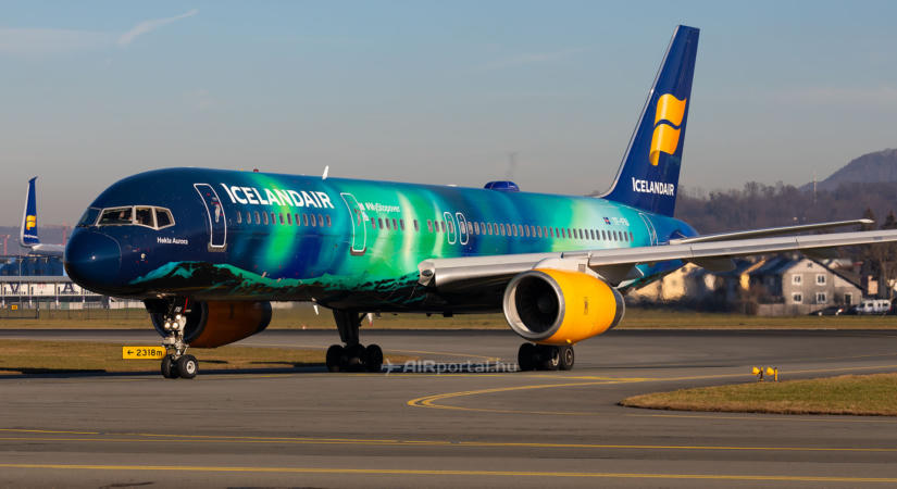 Szétbontották az Icelandair különleges festésű 757-esét