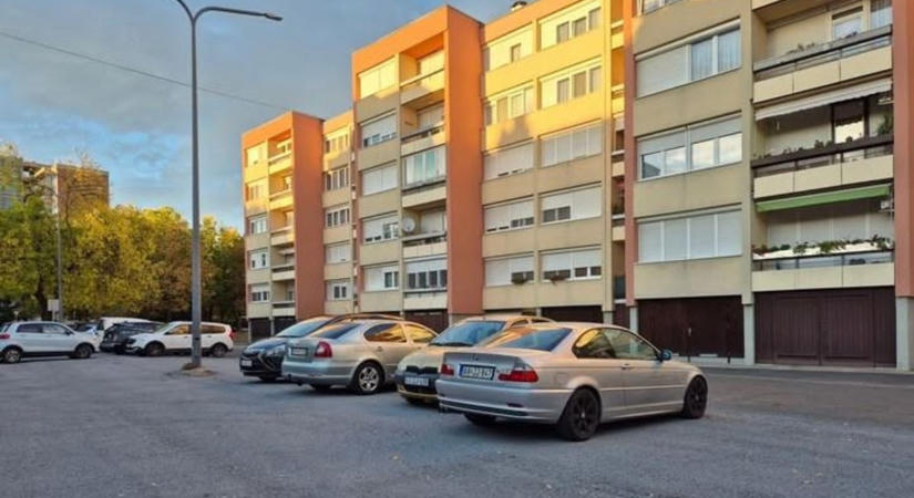 Újra használhatóak a Pázmány Péter körút páros oldalán található parkolók!