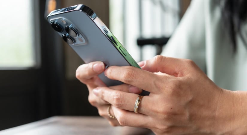 Ha iPhone-od van, ezt a beállítást azonnal ellenőrizd: komoly veszélynek teheted ki magad!