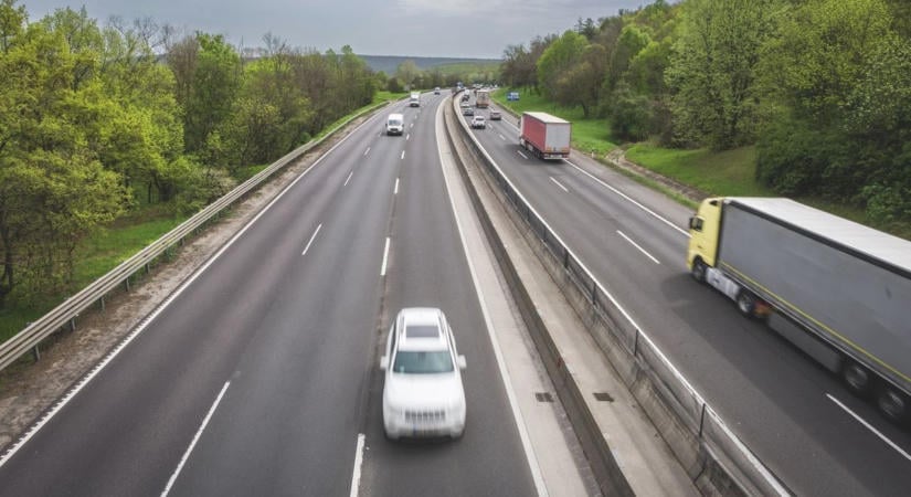 214 km/órával száguldott egy autós az M6-oson – jöhet az új traffipaxrendszer