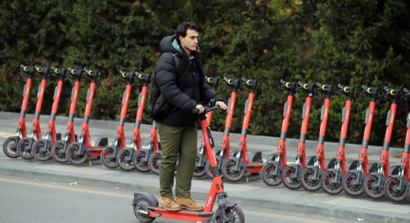 Két kategóriába sorolná az elektromos rollereket a kormány, a gyorsabbakhoz jogosítvány kellene