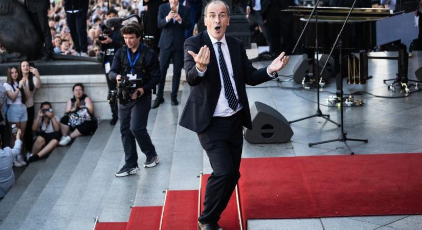 Hegedűs Zsolt örömtánca mozgássérülteket gyógyít drMáriás új festményén