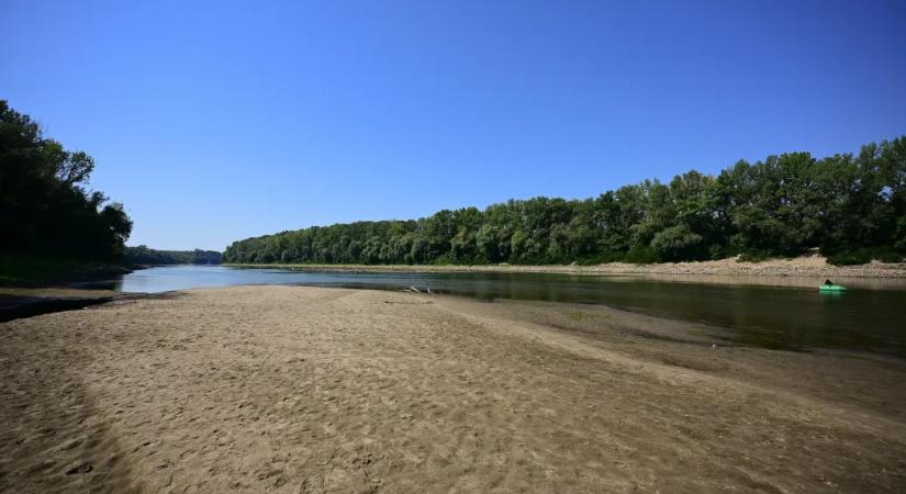Átmenetileg nem lehet hamvasztásos temetést tartani a Tiszán, annyira alacsony a vízszint