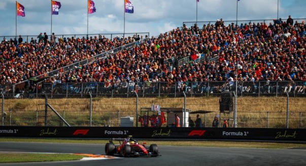 Hamilton: Időt vesztettünk Charles mögött