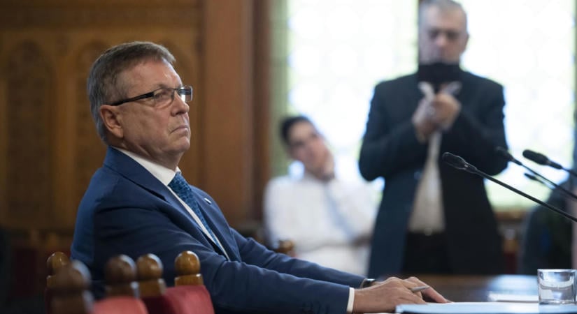 Matolcsy György szabadlábon védekezhet az Erste-ügyben