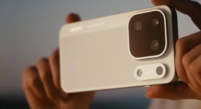Három 200 MP-es kamera egy telefonban – az OPPO Find X10 Pro Max nem finomkodik