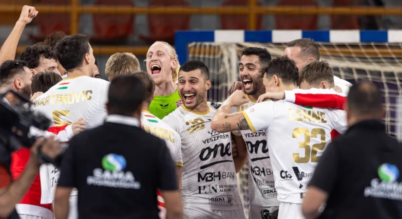 A döntőben a Barcát megverve megnyerte a klubvilágbajnokságot a Veszprém