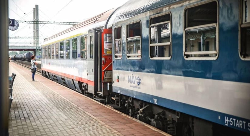 Újabb vasútállomást akadálymentesítenének, lift épülhet a peronra
