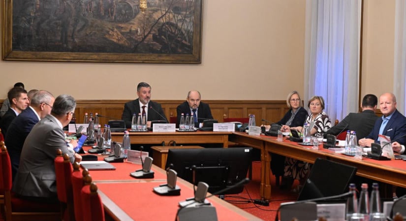 A Honvédelmi és Rendvédelmi Bizottság leszavazta a Covid-oltatlan katonák rehabilitációját