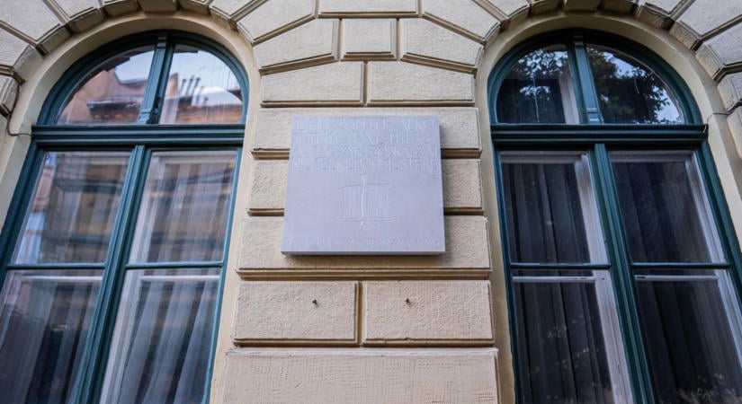 Hevesről indult, emléktáblát kapott Budapesten a Kossuth-díjas művész