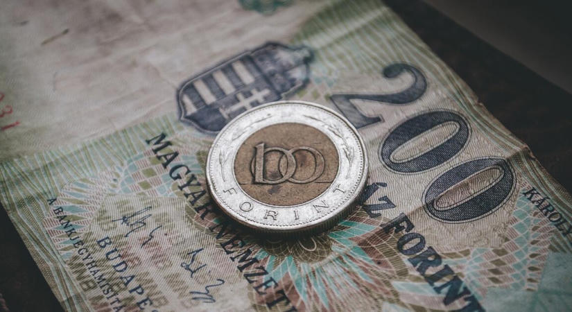Így kezdi a hetet a hosszú hétvége után a forint