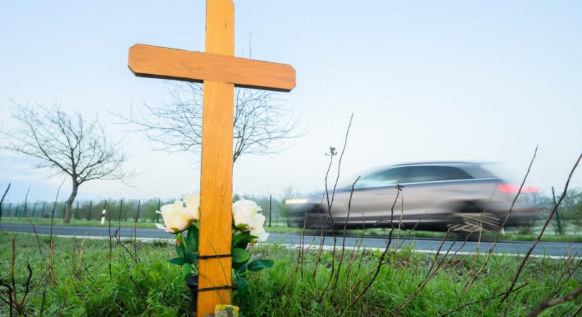 Halálos áldozata van az M0-son szerda este történt balesetnek