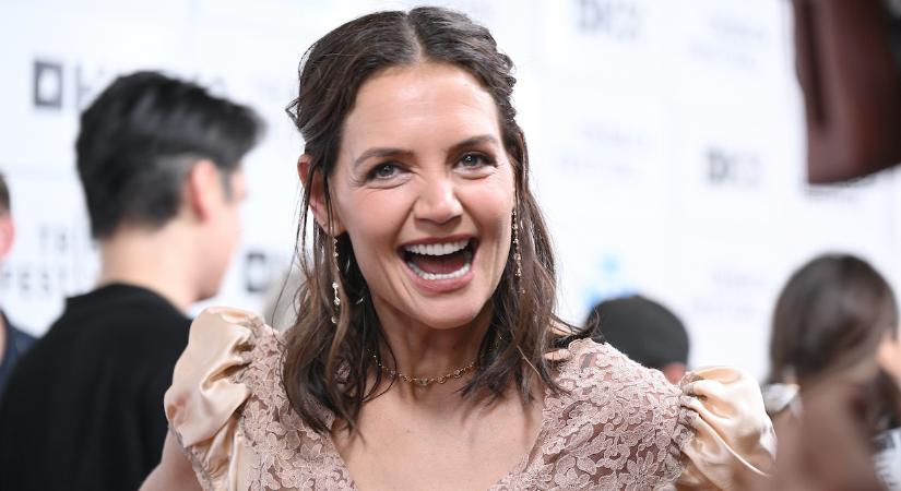 A 47 éves Katie Holmes újra szerelmes: kézen fogva jelent meg 10 évvel fiatalabb párjával