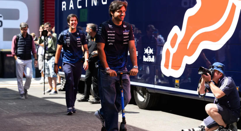 Carlos Sainz alig hitte el, mit dobtak fel neki a színpadra a magyar szurkolók – videó