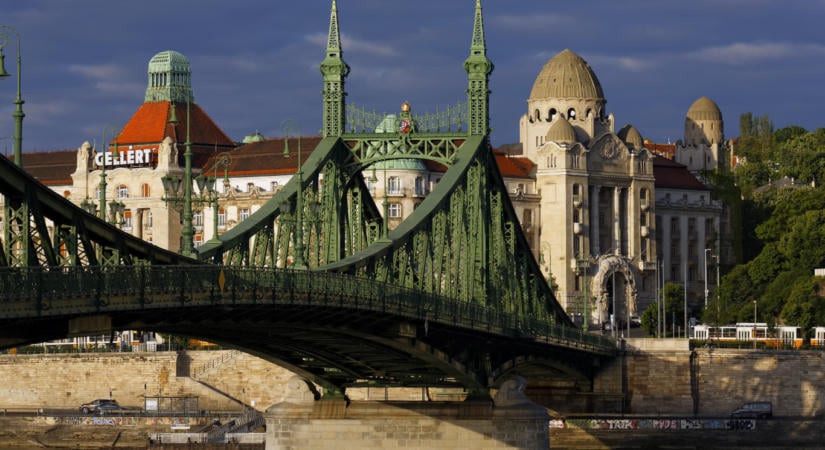 Második világháborús robbanótestet találtak a Szabadság hídnál
