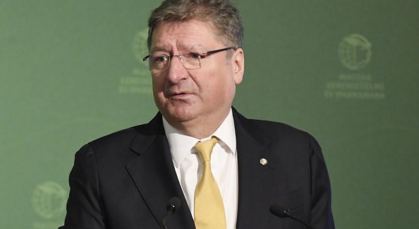 Parragh László: “Hibáztam. Egy buta senkiházi társaság uralta el a kamarát.”
