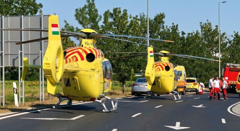 Halálos baleset a 84-es főúton - Három mentőhelikoptert riasztottak a súlyos sérültekhez - videó
