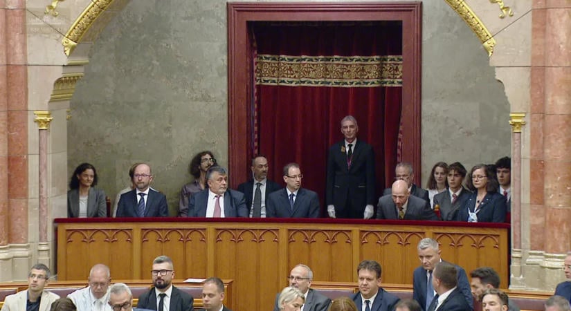 Egyhangúlag megválasztották az öt tiszás alkotmánybírót