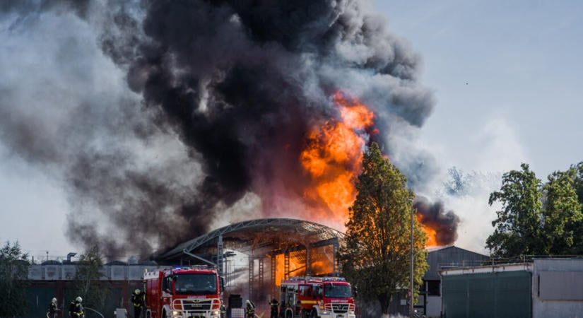 Kigyulladt a Medikémia épülete Szegeden