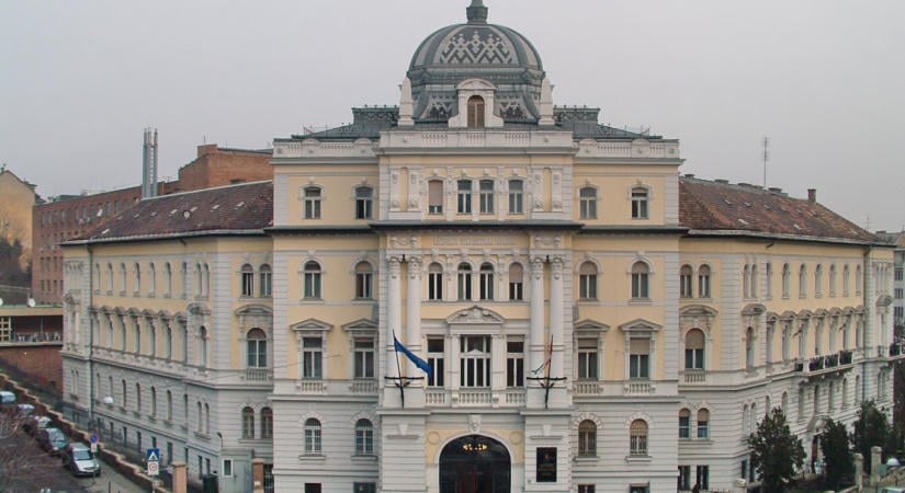 Mesélni kezdett a KSH, majd inkább letiltotta a kutatókat, akik számonkérték, hogy az adataik is mesébe illőek