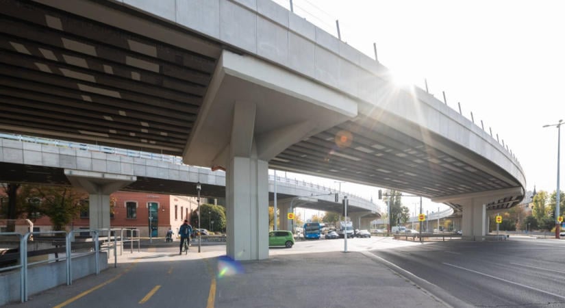 Mostantól így lehet közlekedni a Flórián téri felüljárón – képek